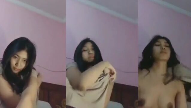 Selebgram Cantik Gerah Buka Baju
