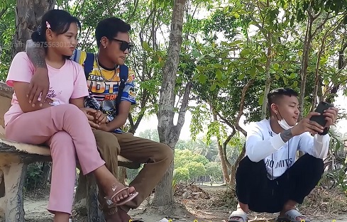 Teman Iri Saat Aku Punya Pacar